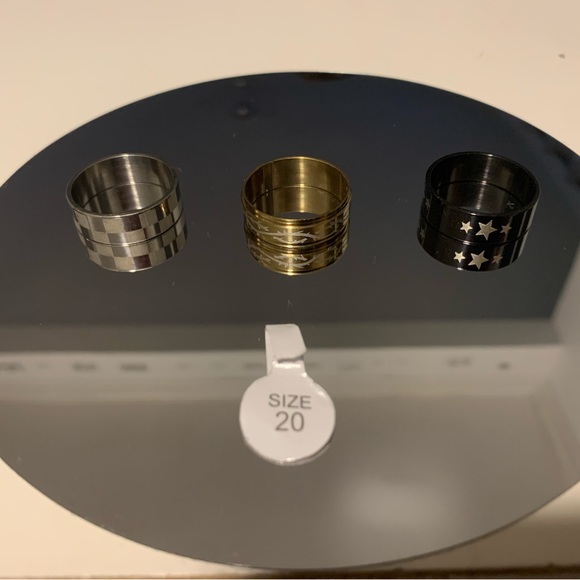 High Quality Engraved Ring Set - Picture 3 of 6